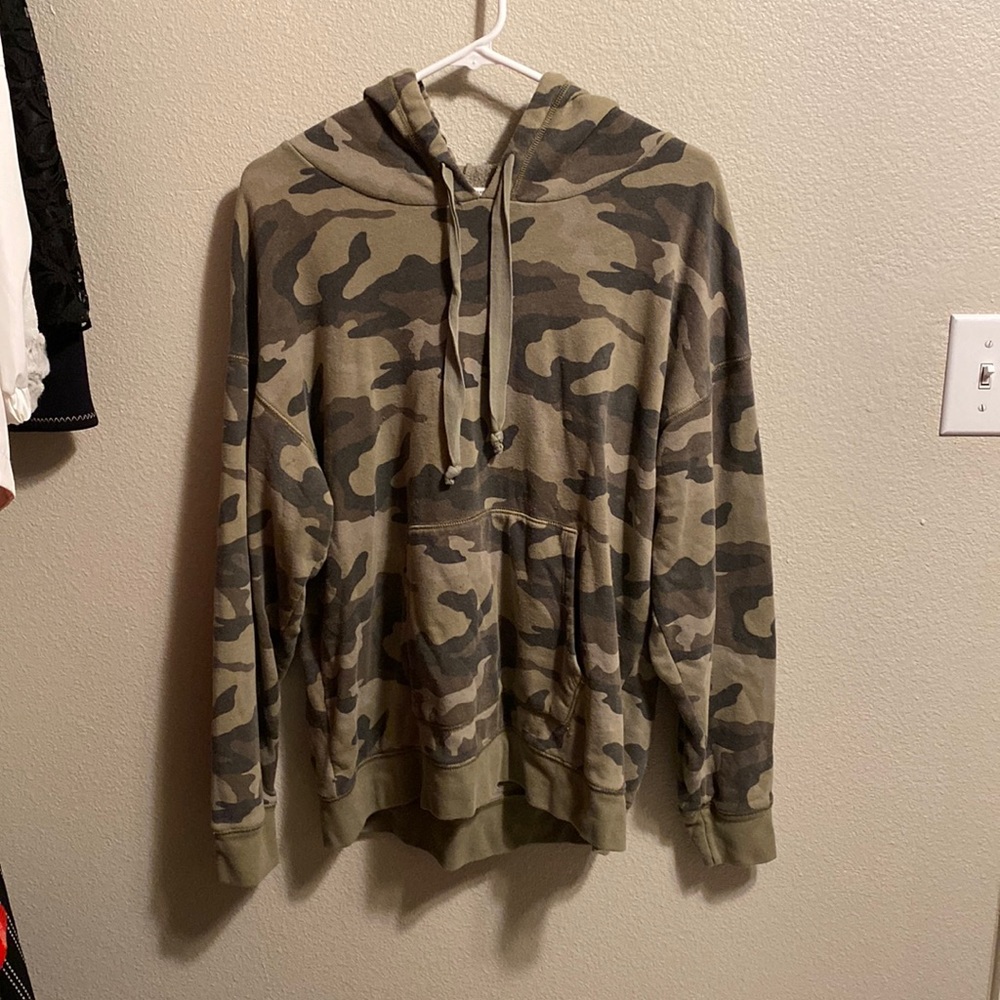 American Eagle Camo Sweatshirt